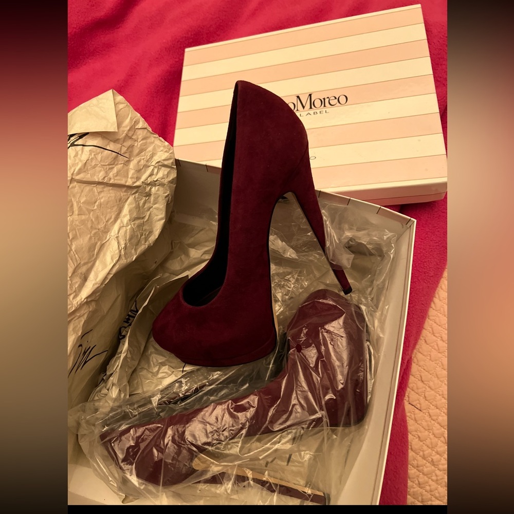 Marco Moreo Burgundy Suede Pumps Size 9– NIB – Designer Italian Heels